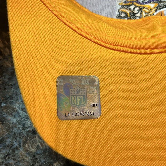 NWT Minnesota Vikings 2-Tone Authentic NFL Cap Hat with Adjustable Velcro Back - Picture 6 of 12